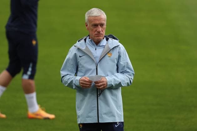 Trainer Didier Deschamps (France) schaut, UEFA EURO, EM, Europameisterschaft,Fussball 2024 - Group D, Austria vs France, Paul Janes Stadion am 16. June 2024 in Düsseldorf, Deutschland. (Foto von Oliver Kaelke DeFodi Images) Trainer Didier Deschamps (France) looks on, UEFA EURO 2024 - Group D, Austria vs France, Paul Janes Stadion on June 16, 2024 in Dusseldorf, Germany. (Photo by Oliver Kaelke DeFodi Images) Defodi-678_2024_06_16_OK_AUTFRA_0034