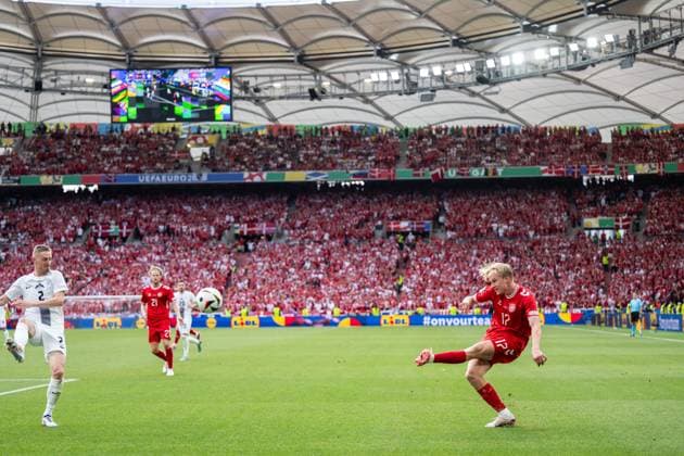 240616 Victor Kristiansen of Denmark during the UEFA EURO, EM, Europameisterschaft,Fussball 2024 Football Championship match between Slovenia and Denmark on June 16, 2024 in Stuttgart. Photo: Mathias Bergeld BILDBYRAN kod MB MB0936 fotboll football soccer fotball fotbolls-em europamästerskap em uefa euro uefa european football championship euro 2024 slovenien slovenia danmark denmark bbeng Copyright: MATHIASxBERGELD BB240616MB086