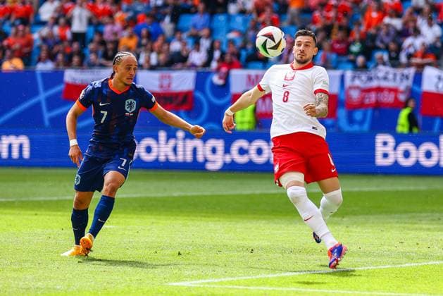 HAMBURG 16.06.2024 MECZ I RUNDA GRUPA D MISTRZOSTW EUROPY 2024: POLSKA - HOLANDIA --- FIRST ROUND GROUP D UEFA EURO, EM, Europameisterschaft,Fussball 2024 MATCH IN HAMBURG: POLAND - NETHERLANDS NZ XAVI SIMONS JAKUB MODER FOT. PATRYK PINDRAL 400MM.PL NEWSPIX.PL --- Newspix.pl  20240616_PP83_PPP_2367