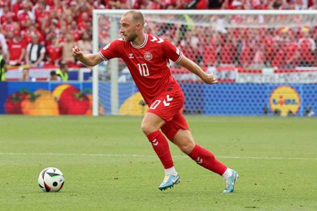 Christian Eriksen (Dänemark, Nr. 10) , Vorrundenspiel M06, SVN - DEN, Gruppe C, Fussball Europameisterschaft, Slowenien gegen Dänemark, European Football Championship, Slovenia vs. Denmark, Stuttgart, 16.06.2024, -