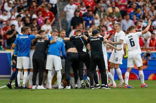 16.06.2024, Fussball, Europameisterschaft, Slovenia - Denmark, GER, Stuttgart, Football Arena, Bild: v. li. Erik Janza (Slovenia, 13) 1:1, Goal scored, celebrate the goal, Copyright: HMBxMedia xHeikoxBecker