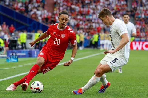 16.06.2024, Fussball, Europameisterschaft, Slovenia - Denmark, GER, Stuttgart, Football Arena, Bild: v. li. Yussuf Poulsen (Denmark, 20), Jaka Bijol (Slovenia, 6), Action, duels, fighting for the ball, Copyright: HMBxMedia xHeikoxBecker