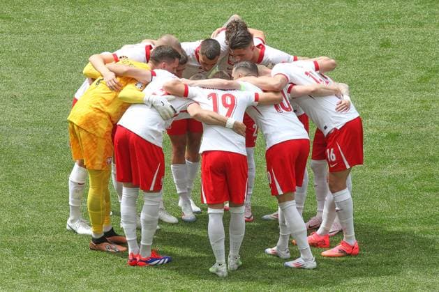 Hamburg, Deutschland, 16.06.2024: Volksparkstadion: Fußball-EM 2024, Gruppe D, Polen - Niederlande: Spieler der polnischen Nationalmannschaft machen einen Mannschaftskreis Copyright: xdtsxNachrichtenagenturx dts_40494
