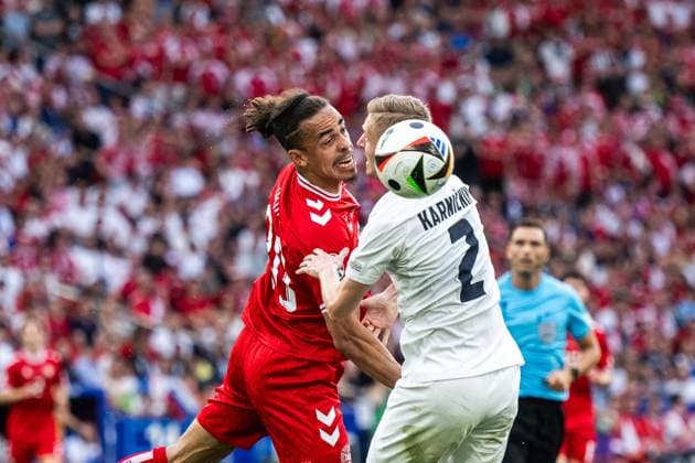 240616 Yussuf Poulsen of Denmark and Zan Karnicnik of Slovenia during the UEFA EURO, EM, Europameisterschaft,Fussball 2024 Football Championship match between Slovenia and Denmark on June 16, 2024 in Stuttgart. Photo: Mathias Bergeld BILDBYRAN kod MB MB0936 fotboll football soccer fotball fotbolls-em europamästerskap em uefa euro uefa european football championship euro 2024 slovenien slovenia danmark denmark bbeng Copyright: MATHIASxBERGELD BB240616MB148