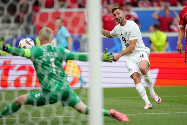 Slovenia s Andraz Sporar during the Euro 2024 soccer match between Slovenia and Denmark at the Stuttgart Arena , Stuttgart , Germany - Sunday 16 , June , 2024. - Soccer .  Copyright: xSpada LaPressex