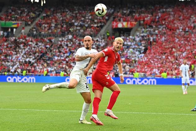 Vanja DRKUSIC (SVN), Aktion,Zweikampf gegen Jonas WIND (DEN), Gruppenphase Gruppe C Slowenien (SVN) - Daenemark (DEN) 1-1 am 16.06.2024, Stuttgart Arena. Fussball UEFA EURO, EM, Europameisterschaft,Fussball 2024 GERMANY vom 14.06.2024 - 14.07.2024. Â
