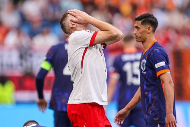 16.06.2024 HAMBURG, NIEMCY ( HAMBURG, GERMANY ) VOLKSPARKSTADION PILKA NOZNA (FOOTBALL) UEFA EURO, EM, Europameisterschaft,Fussball 2024 - FAZA GRUPOWA ( GROUP STAGE ) MECZ POLSKA - HOLANDIA ( GAME POLAND - NETHERLANDS ) NZ JAKUB PIOTROWSKI POLSKA SMUTEK PORAZKA FOTO LUKASZ GROCHALA CYFRASPORT NEWSPIX.PL --- Newspix.pl  20240616CSLG0280