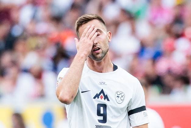 UEFA EURO 2024: Slowenien - Dänemark; 16.06.2024 Andraz Sporar (Slowenien, 9) schlägt frustriet die Hand vor das Gesicht UEFA EURO 2024: Slowenien - Dänemark; Stuttgart Arena, Stuttgart am 16.06.2024 Copyright: xBEAUTIFULxSPORTS Wunderlx