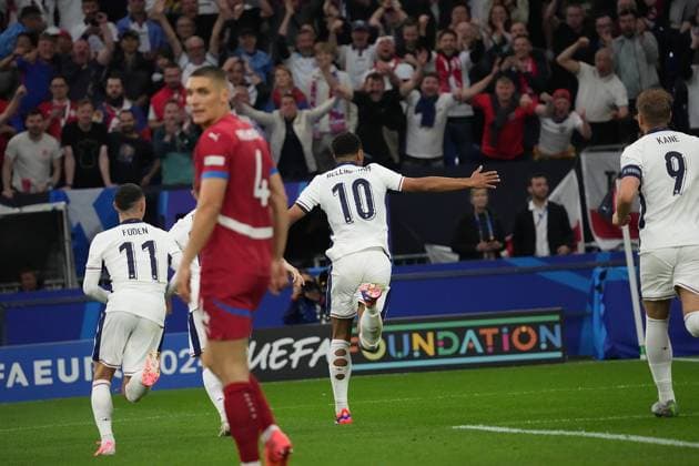 16.06.2024, Veltins Arena, Gelsenkirchen, GER, EM UEFA 2024, Group C, Serbia vs England, im Bild Jude Bellingham (England) freut sich über das Tor zum 0:1. Defodi-506_20240616_hbr_0666