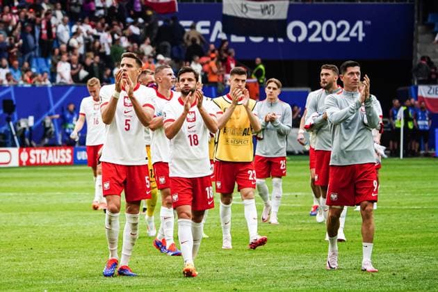 Spieler Polen bedanken sich bei den Fans GER, Polen vs. Niederlande, Fussball Europameisterschaft, UEFA EURO, EM, Europameisterschaft,Fussball 2024, Spieltag 1, 16.06.2024 GER, Polen vs. Niederlande, Fussball Europameisterschaft, UEFA Euro 2024, Spieltag 1, 16.06.2024 Hamburg Copyright: xEibner-Pressefoto MarcelxvonxFehrnx EP_MFN