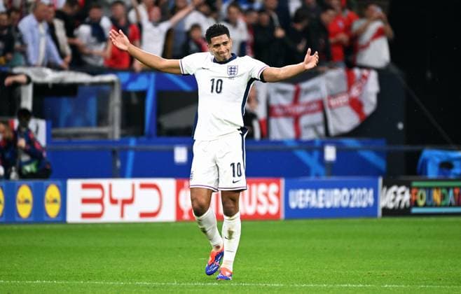 Fussball, Europameisterschaft, EURO 2024, Gruppe C, Veltins Arena Gelsenkirchen: Serbien - England; Jubel Jude Bellingham (ENG) nach seinem Tor zum 0:1. Jubel, Freude, Aktion.