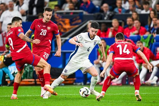 GELSENKIRCHEN - (l-r) Aleksandar Mitrovic of Serbia, Sergej Milinkovic-Savic of Serbia, Declan Rice of England, Andrija Zivkovic of Serbia during the UEFA EURO, EM, Europameisterschaft,Fussball 2024 group C match between Serbia and England at Veltins Arena on June 16, 2024 in Gelsenkirchen, Germany . ANP Hollandse Hoogte UEFA EURO 2024 2024 xVIxANPxSportx xGerritxvanxKeulenxIVx 501262910 originalFilename: 501262910.jpg