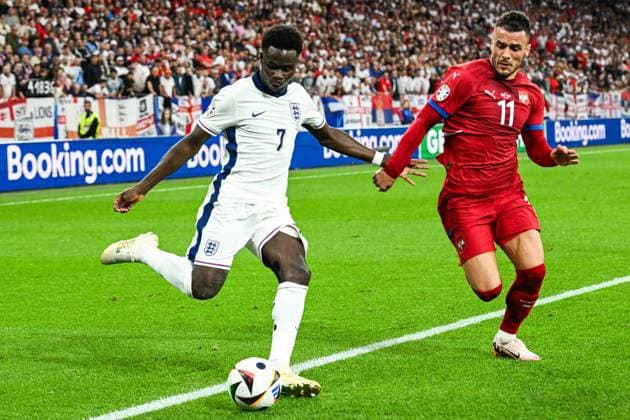 GELSENKIRCHEN - (l-r) Bukayo Saka of England, Filip Kostic of Serbia during the UEFA EURO, EM, Europameisterschaft,Fussball 2024 group C match between Serbia and England at Veltins Arena on June 16, 2024 in Gelsenkirchen, Germany. ANP Hollandse Hoogte UEFA EURO 2024 2024 xVIxANPxSportx xGerritxvanxKeulenxIVx 501263318 originalFilename: 501263318.jpg