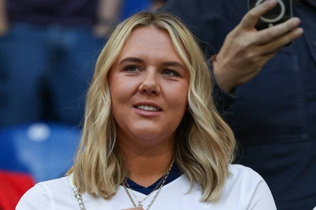 EM 2024: Serbien - England am 16.06.2024 in der Arena AufSchalke in Gelsenkirchen Katie Goodland, wife of Harry Kane (England, 9)