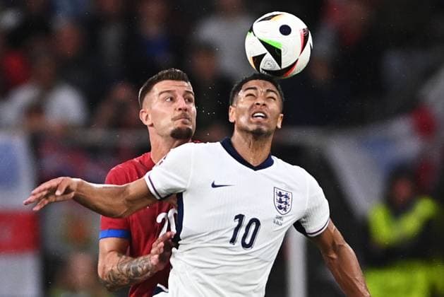 Fußball EURO 2024 Serbia - England 8709265 16.06.2024 England s Jude Bellingham, foreground, heads a ball during the UEFA EURO, EM, Europameisterschaft,Fussball 2024 Group C soccer match between Serbia and England at Arena AufSchalke, in Gelsenkirchen, Germany. Serbia s Sergej Milinkovic-Savic, is in the background. Alexey Filippov Sputnik Gelsenkirchen Germany  Copyright: xAlexeyxFilippovx
