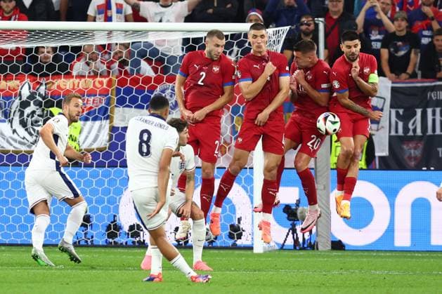 Serbia v England 16 June 2024, Gelsenkirchen - UEFA EURO, EM, Europameisterschaft,Fussball 2024 - Group C - Serbia v England - Trent Alexander-Arnold of England drives his free kick straight into the Serbian defensive wall - Photo: Charlotte Wilson Offside. Gelsenkirchen Germany Copyright: xCharlottexWilsonx xOffsidexOffside