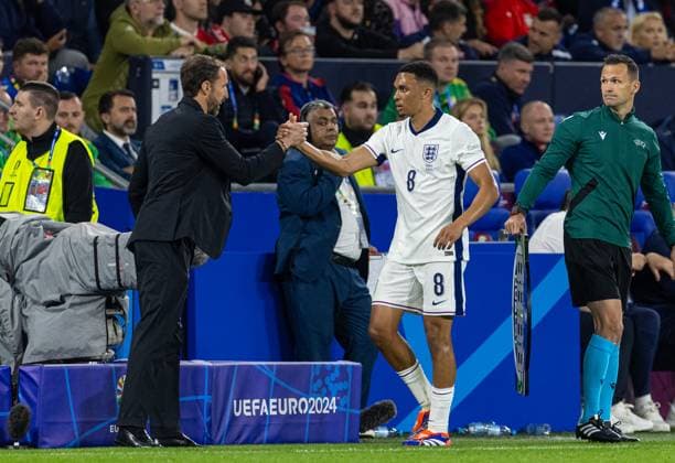 Football - UEFA EURO, EM, Europameisterschaft,Fussball 2024 - Group C - Serbia v England GELSENKIRCHEN, GERMANY - Sunday, June 16, 2024: England s Trent Alexander-Arnold (R) shakes hands with head coach Gareth Southgate as he walks to the bench as he is substituted during the UEFA Euro 2024 Group C match between Serbia and England at the Arena AufSchalke. (Photo by David Rawcliffe Propaganda) GELSENKIRCHEN Arena AufSchalke NORTH RHINE-WESTPHALIA GERMANY  Copyright: xDavidxRawcliffex P2024-06-16-Serbia_England-75