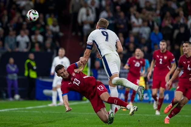 UEFA EURO, EM, Europameisterschaft,Fussball 2024: Gruppenspiel Serbien - England; 16.06.2024 Harry Kane (England, 9) per Kopf. UEFA EURO 2024: Gruppenspiel Serbien - England; Arena AufSchalke, Gelsenkirchen, am 16.06.2024 Copyright: xBEAUTIFULxSPORTS Meuselx