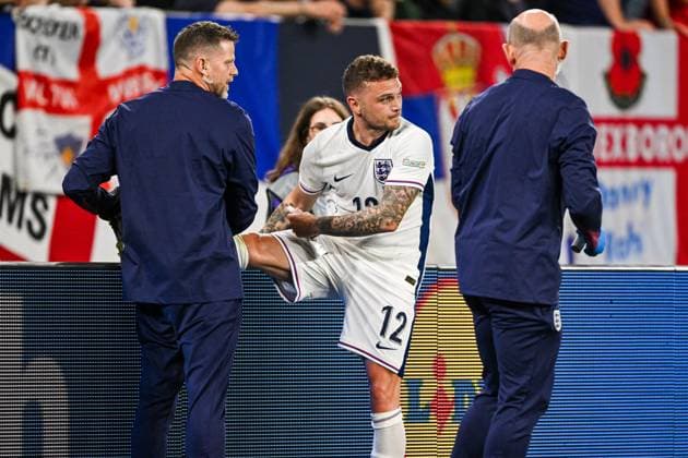 GELSENKIRCHEN - Injury to Kieran Trippier of England during the UEFA EURO, EM, Europameisterschaft,Fussball 2024 group C match between Serbia and England at Veltins Arena on June 16, 2024 in Gelsenkirchen, Germany. ANP Hollandse Hoogte UEFA EURO 2024 2024 xVIxANPxSportx xGerritxvanxKeulenxIVx 501267852 originalFilename: 501267852.jpg