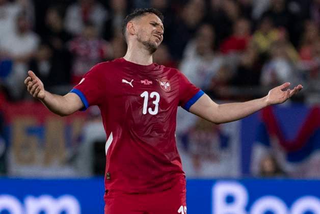 UEFA EURO, EM, Europameisterschaft,Fussball 2024: Gruppenspiel Serbien - England; 16.06.2024 Milos Veljkovic (Serbien, 13) hadert. UEFA EURO 2024: Gruppenspiel Serbien - England; Arena AufSchalke, Gelsenkirchen, am 16.06.2024 Copyright: xBEAUTIFULxSPORTS Meuselx