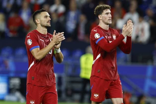 GELSENKIRCHEN, Veltins Arena, 16-06-2024 , European Football Championship Euro2024, Group stage match no.2 between Serbia and England. Serbia player Dusan Tadic acknowledges the fans 0-1 Serbia - England (Euro2024)  x25511895x Copyright: