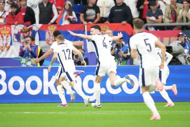 EURO 2024 - Matchday 3, Group C: Serbia vs. England Jude Bellingham scores and celebrates with his teammates during the EURO 2024 Day 3 Group C match between Serbia and England on 16 June 2024, at Arena AufSchalke, in Gelsenkirchen, Germany Gelsenkirchen Arena AufSchalke Germany Copyright: xAlexandraxFechetex DSC0927301