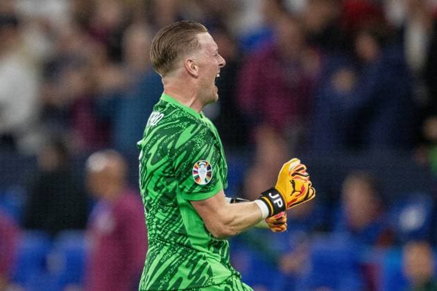 GER, EURO 2024, Group C, Serbien (SRB) vs England (GBR) 16.06.2024, Arena AufSchalke, Gelsenkirchen, GER, EURO 2024, Group C, Serbien (SRB) vs England (GBR) Im Bild: Jordan Pickford (England GBR, 01); Jubel nach dem Spiel Glücklicher Sieg Einzelaktion, Halbkörper Halbkoerper; Freisteller, Einzelbild, Aktion, Action, Spielszene; Gestik, Mimik, Emotionen;
