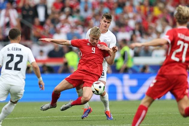 Rasmus Hojlund (Denmark)Jaka Bijol (Slovenia) during the UEFA EURO, EM, Europameisterschaft,Fussball Germany 2024 match between Slovenia 1-1 Denmark at Stuttgart Arena on June 16, 2024 in Stuttgart , Germany. Noxthirdxpartyxsales  (256646100)