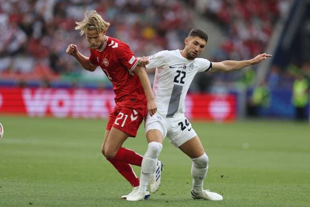 Morten Hjulmand (Denmark)Adam Gnezda Cerin (Slovenia) during the UEFA EURO, EM, Europameisterschaft,Fussball Germany 2024 match between Slovenia 1-1 Denmark at Stuttgart Arena on June 16, 2024 in Stuttgart , Germany. Noxthirdxpartyxsales  (256646195)