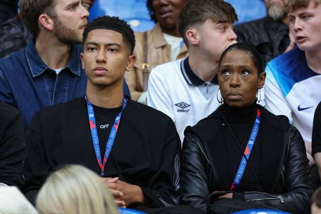 EM 2024: Serbien - England am 16.06.2024 in der Arena AufSchalke in Gelsenkirchen Der Bruder und die Mutter von Jude Bellingham (England, 10)