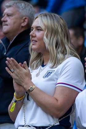 UEFA EURO, EM, Europameisterschaft,Fussball 2024: Gruppenspiel Serbien - England; 16.06.2024 Katie Goodland, Ehefrau von Harry Kane (England, 9). UEFA EURO 2024: Gruppenspiel Serbien - England; Arena AufSchalke, Gelsenkirchen, am 16.06.2024 Copyright: xBEAUTIFULxSPORTS Meuselx