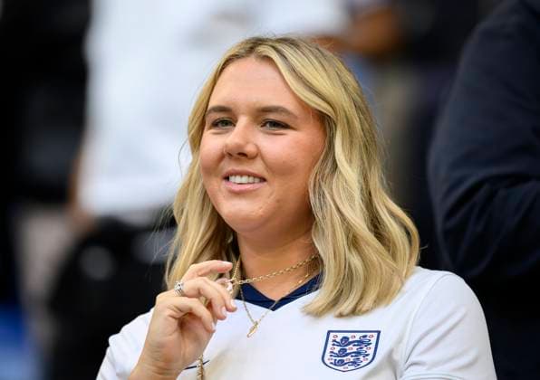 Katie KANE (Ehefrau von KANE Harry (ENG nicht im Bild) Vorrunde 1. Spieltag, Gruppe C, Match M05, Serbien (SRB) - England (ENG), am 16.06.2024 in Gelsenkirchen Deutschland. Fussball Europameisterschaft 2024 vom 14.06. - 14.07.2024 in Deutschland. Â