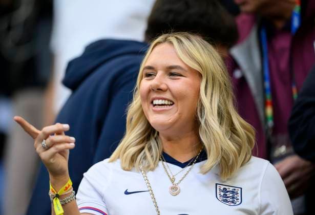 Katie KANE (Ehefrau von KANE Harry (ENG nicht im Bild) Vorrunde 1. Spieltag, Gruppe C, Match M05, Serbien (SRB) - England (ENG), am 16.06.2024 in Gelsenkirchen Deutschland. Fussball Europameisterschaft 2024 vom 14.06. - 14.07.2024 in Deutschland. Â