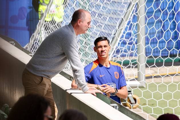 2024-06-17 Training Session Netherlands WOLFSBURG, GERMANY - JUNE 17: Tijjani Reijnders of The Netherlands with his father Martin Reijnders during a training session prior to the Group D - UEFA EURO, EM, Europameisterschaft,Fussball 2024 match between Netherlands and France at AOK Stadium on June 17, 2024 in Wolfsburg, Germany. (Photo by Peter Lous BSR Agency) Wolfsburg Germany Content not available for redistribution in The Netherlands directly or indirectly through any third parties. Copyright: xBSRxAgencyx
