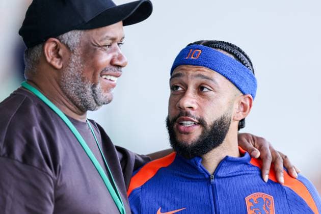 2024-06-17 Training Session Netherlands WOLFSBURG, GERMANY - JUNE 17: Memphis Depay of The Netherlands with family during a training session prior to the Group D - UEFA EURO, EM, Europameisterschaft,Fussball 2024 match between Netherlands and France at AOK Stadium on June 17, 2024 in Wolfsburg, Germany. (Photo by Peter Lous BSR Agency) Wolfsburg Germany Content not available for redistribution in The Netherlands directly or indirectly through any third parties. Copyright: xBSRxAgencyx