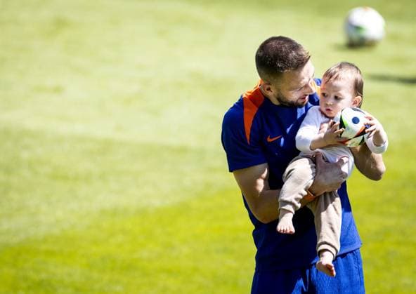 WOLFSBURG - Stefan de Vrij during a training session of the Dutch national team, Nationalteam in the AOK Stadium on June 17, 2024 in Wolfsburg, Germany. The Dutch national team is preparing for the group match at the European Football Championship in Germany against France. ANP KOEN VAN WEEL UEFA EURO, EM, Europameisterschaft,Fussball 2024 Germany 2024 xVIxANPxSportx xxANPxIVx 501316619 originalFilename: 501316619.jpg