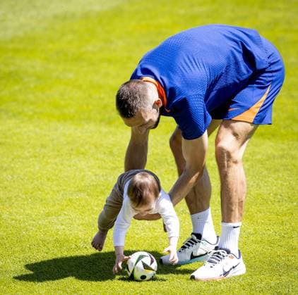 WOLFSBURG - Stefan de Vrij during a training session of the Dutch national team, Nationalteam in the AOK Stadium on June 17, 2024 in Wolfsburg, Germany. The Dutch national team is preparing for the group match at the European Football Championship in Germany against France. ANP KOEN VAN WEEL UEFA EURO, EM, Europameisterschaft,Fussball 2024 Germany 2024 xVIxANPxSportx xxANPxIVx 501316678 originalFilename: 501316678.jpg