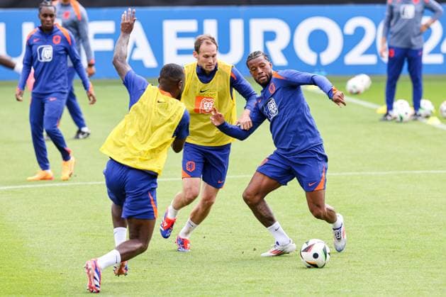 2024-06-17 Training Session Netherlands WOLFSBURG, GERMANY - JUNE 17: Lutsharel Geertruida of The Netherlands, Daley Blind of The Netherlands battles for possession with Georginio Wijnaldum of The Netherlands during a training session prior to the Group D - UEFA EURO, EM, Europameisterschaft,Fussball 2024 match between Netherlands and France at AOK Stadium on June 17, 2024 in Wolfsburg, Germany. (Photo by Peter Lous BSR Agency) Wolfsburg Germany Content not available for redistribution in The Netherlands directly or indirectly through any third parties. Copyright: xBSRxAgencyx