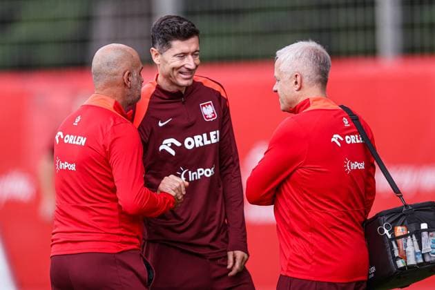 17.06.2024 HANNOVER, NIEMCY PILKA NOZNA (FOOTBALL) UEFA EURO, EM, Europameisterschaft,Fussball 2024 - CENTRUM TRENINGOWE REPREZENTACJI POLSKI - HANNOVER 96 ACADEMIE KONFERENCJA PRASOWA I TRENING REPREZENTACJI POLSKI NZ MICHAL PROBIERZ TRENER HEAD COACH SELEKCJONER REPREZENTACJI POLSKI, ROBERT LEWANDOWSKI, JACEK JAROSZEWSKI - LEKARZ REPREZENTACJI FOTO LUKASZ GROCHALA CYFRASPORT NEWSPIX.PL --- Newspix.pl  20240617CSLG0101