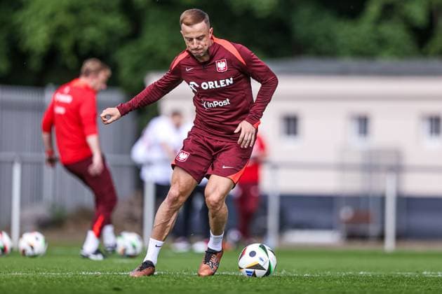 17.06.2024 HANNOVER, NIEMCY PILKA NOZNA (FOOTBALL) UEFA EURO, EM, Europameisterschaft,Fussball 2024 - CENTRUM TRENINGOWE REPREZENTACJI POLSKI - HANNOVER 96 ACADEMIE KONFERENCJA PRASOWA I TRENING REPREZENTACJI POLSKI NZ KAMIL GROSICKI FOTO LUKASZ GROCHALA CYFRASPORT NEWSPIX.PL --- Newspix.pl  20240617CSLG0114