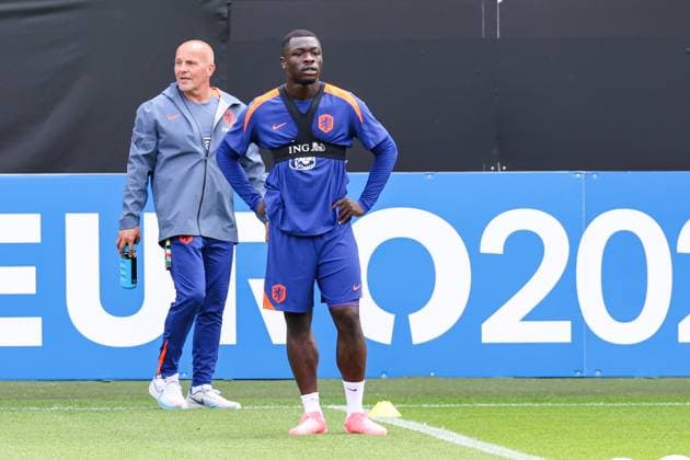 2024-06-17 Training Session Netherlands WOLFSBURG, GERMANY - JUNE 17: Rene Wormhout of the Netherlands, Brian Brobbey of The Netherlands during a training session prior to the Group D - UEFA EURO, EM, Europameisterschaft,Fussball 2024 match between Netherlands and France at AOK Stadium on June 17, 2024 in Wolfsburg, Germany. (Photo by Peter Lous BSR Agency) Wolfsburg Germany Content not available for redistribution in The Netherlands directly or indirectly through any third parties. Copyright: xBSRxAgencyx