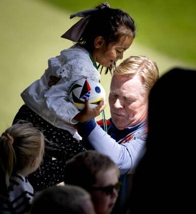 WOLFSBURG - National coach Ronald Koeman during a training session of the Dutch national team, Nationalteam in the AOK Stadium on June 17, 2024 in Wolfsburg, Germany. The Dutch national team is preparing for the group match at the European Football Championship in Germany against France. ANP KOEN VAN WEEL UEFA EURO, EM, Europameisterschaft,Fussball 2024 Germany 2024 xVIxANPxSportx xxANPxIVx 501319876 originalFilename: 501319876.jpg