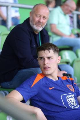 2024-06-17 Training Session Netherlands WOLFSBURG, GERMANY - JUNE 17: Micky van de Ven of the Netherlands with his father Marcel van de Ven from the tv show Hunted during a training session prior to the Group D - UEFA EURO, EM, Europameisterschaft,Fussball 2024 match between Netherlands and France at AOK Stadium on June 17, 2024 in Wolfsburg, Germany. (Photo by Peter Lous BSR Agency) Wolfsburg Germany Content not available for redistribution in The Netherlands directly or indirectly through any third parties. Copyright: xBSRxAgencyx