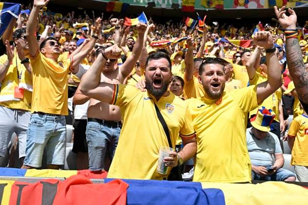 17.06.2024, Fussball UEFA EURO, EM, Europameisterschaft,Fussball 2024, Vorrunde, Match 10, Rumänien - Ukraine, in der Fußball Arena München. Die rumänischen Fans feiern