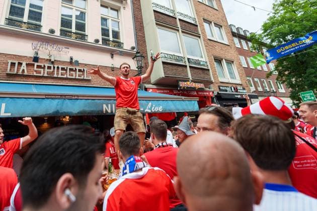 SOCCER - UEFA EURO, EM, Europameisterschaft,Fussball 2024 DUESSELDORF,GERMANY,17.JUN.24 - SOCCER - UEFA EURO 2024, group stage, Austria vs France. Image shows a feature with fans of AUT.  GEPAxpictures xJohannesxFriedl