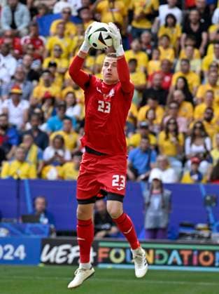 17.06.2024, Fussball UEFA EURO, EM, Europameisterschaft,Fussball 2024, Vorrunde, Match 10, Rumänien - Ukraine, in der Fußball Arena München. Torwart Andriy Lunin (Ukraine)