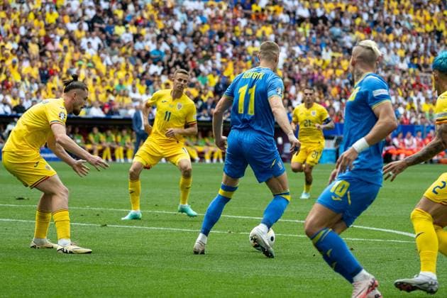 Nicusor Silviu Bancu (Rumaenien, 11) , Artem Dovbyk (Ukraine, 11), Mykhailo Mudryk (Ukraine, 10), GER, Rumaenien vs. Ukraine, Fussball Europameisterschaft, UEFA EURO, EM, Europameisterschaft,Fussball 2024, Gruppe E, 1. Spieltag, 17.06.2024, GER, Rumaenien vs. Ukraine, Fussball Europameisterschaft, UEFA EURO 2024, Gruppe E, 1. Spieltag, 17.06.2024 Muenchen Copyright: xEibner-Pressefoto SaschaxWaltherx EP_SWA