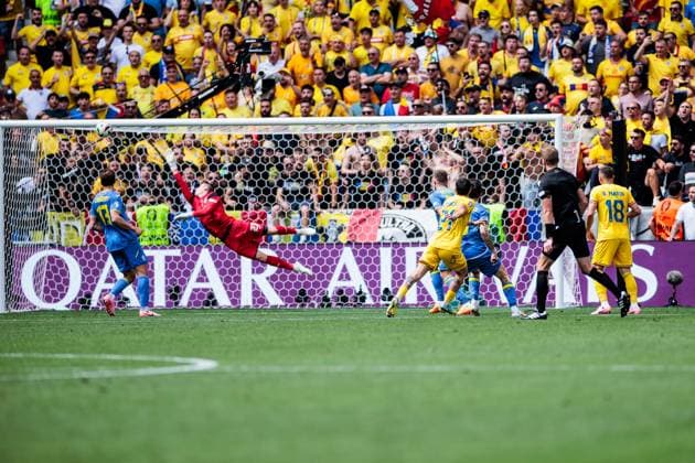 UEFA EURO 2024: Rumänien - Ukraine; 17.06.2024 Nicolae Stanciu (Rumänien, 21) schießt das Tor zum 1:0 UEFA EURO 2024: Rumänien - Ukraine; Munich Football Arena, München am 17.06.2024 Copyright: xBEAUTIFULxSPORTS Wunderlx