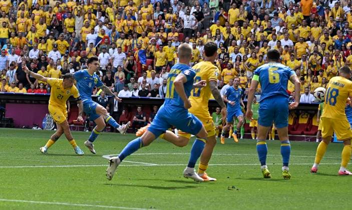 17.06.2024, Fussball UEFA EURO, EM, Europameisterschaft,Fussball 2024, Vorrunde, Match 10, Rumänien - Ukraine, in der Fußball Arena München. Nicolae Stanciu (Rumänien) trifft zum 1:0
