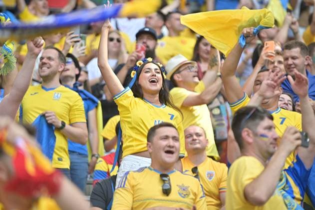 Bild zeigt: Fans der Ukraine, 17.06.2024, München, Fussball, Europameisterschaft, Rumänien - Ukraine, EVENT REGULATIONS PROHIBIT ANY USE OF PHOTOGRAPHS AS IMAGE SEQUENCES AND OR QUASI-VIDEO.